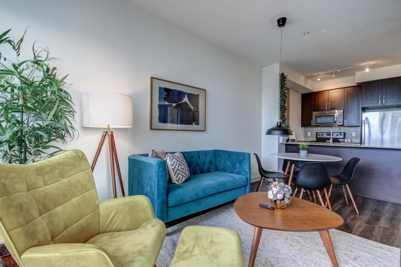 The Benetton Suite - Square One 1 Bedroom + Den + 1 Parking Mississauga Exterior photo